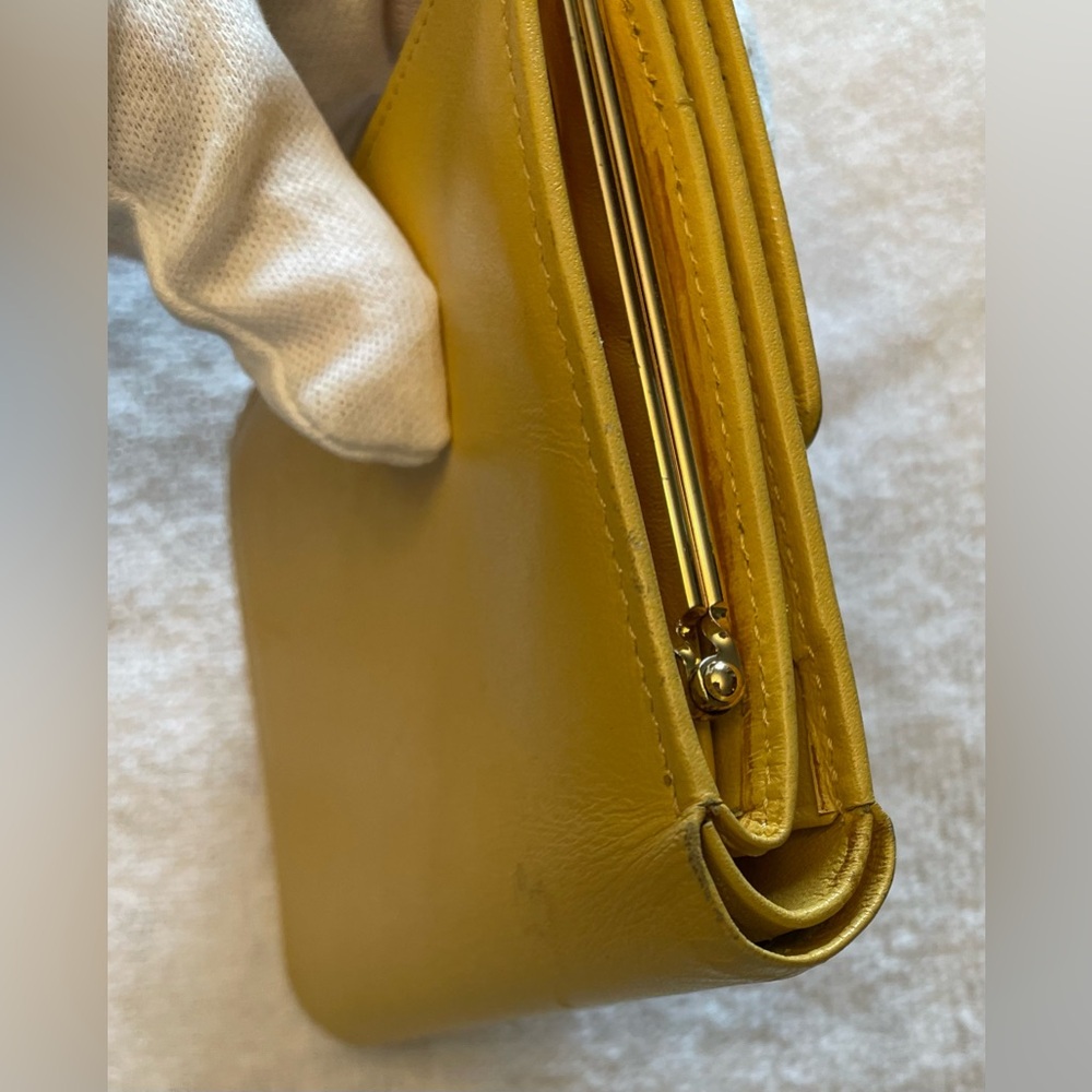 Yves Saint Laurent VINTAGE Authentic Sunflower Yellow Leather Compact Wallet - Picture 16 of 16